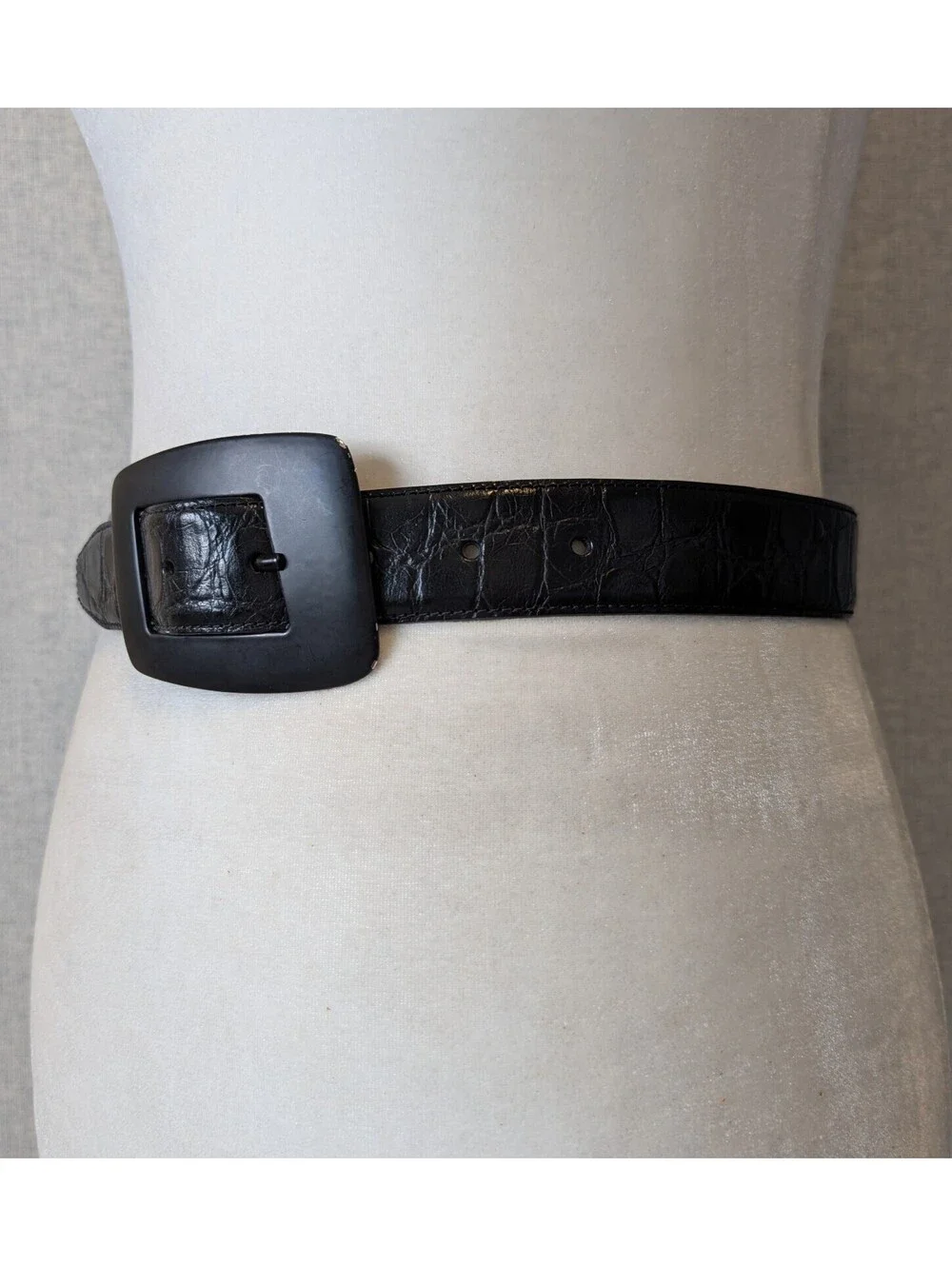 Vintage croc embossed leather belt w/ matte black irregular buckle - Size S